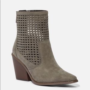 Jessie James decker collection grey ankle booties